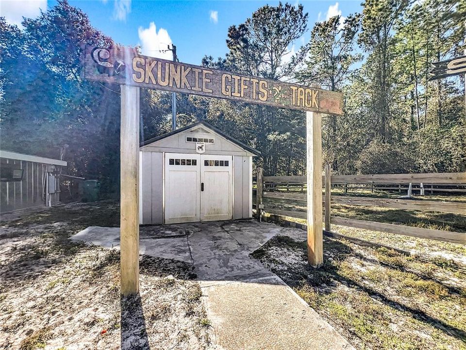 For Sale: $625,000 (3 beds, 1 baths, 1100 Square Feet)