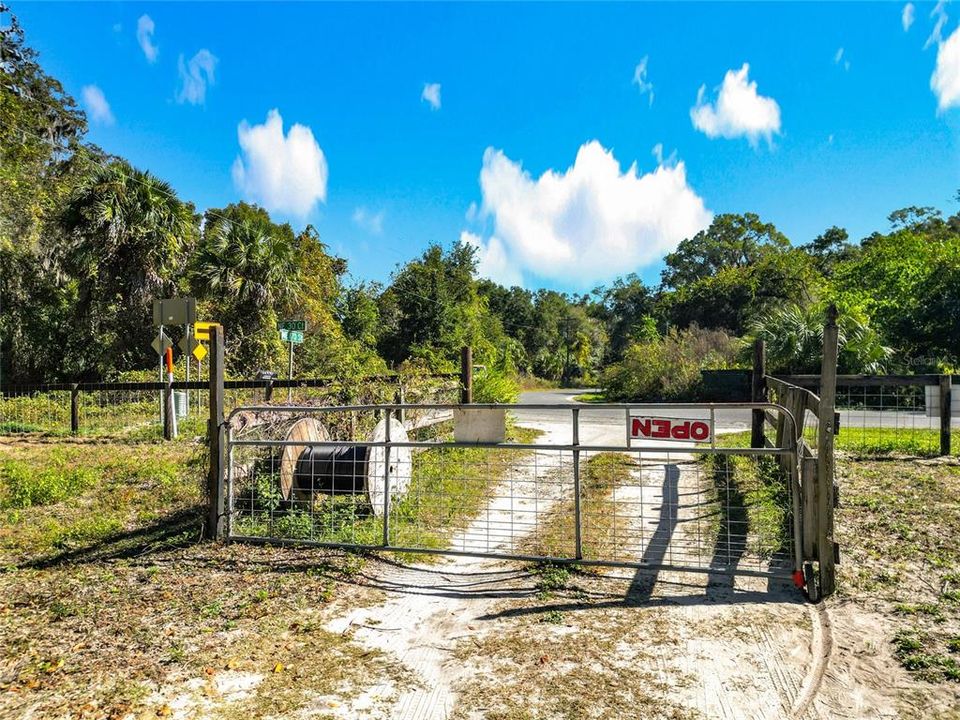 For Sale: $625,000 (3 beds, 1 baths, 1100 Square Feet)