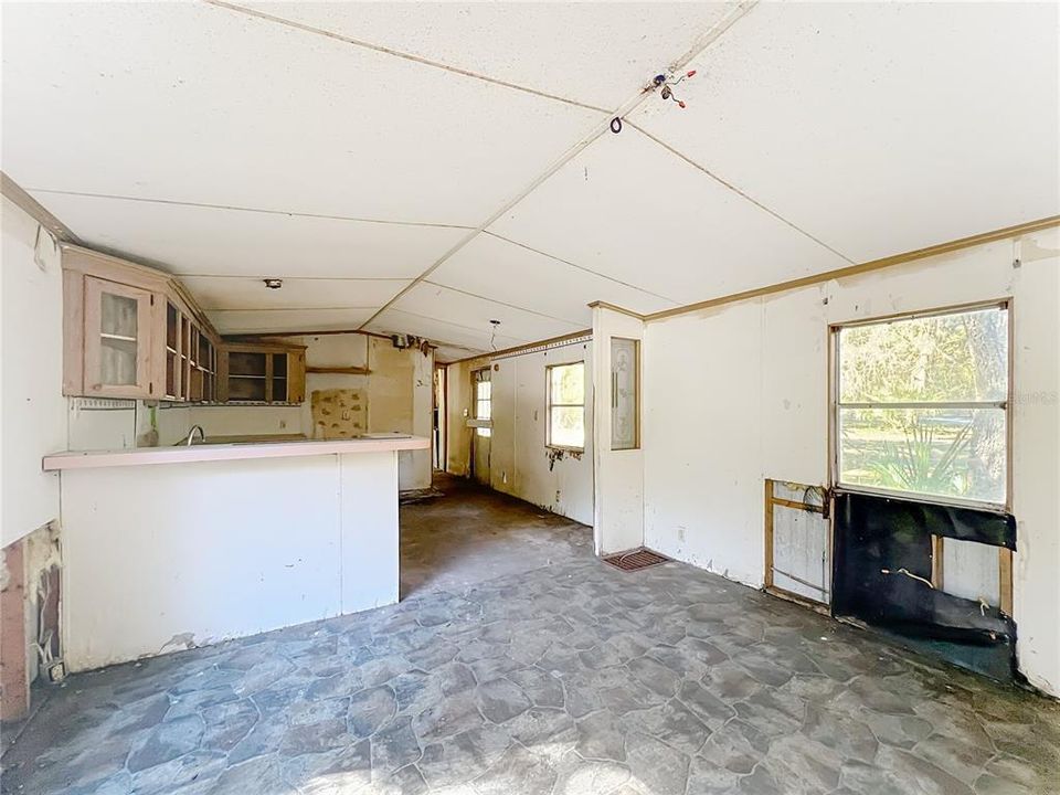 For Sale: $625,000 (3 beds, 1 baths, 1100 Square Feet)