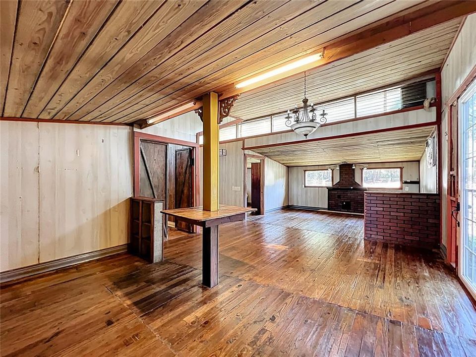 For Sale: $625,000 (3 beds, 1 baths, 1100 Square Feet)