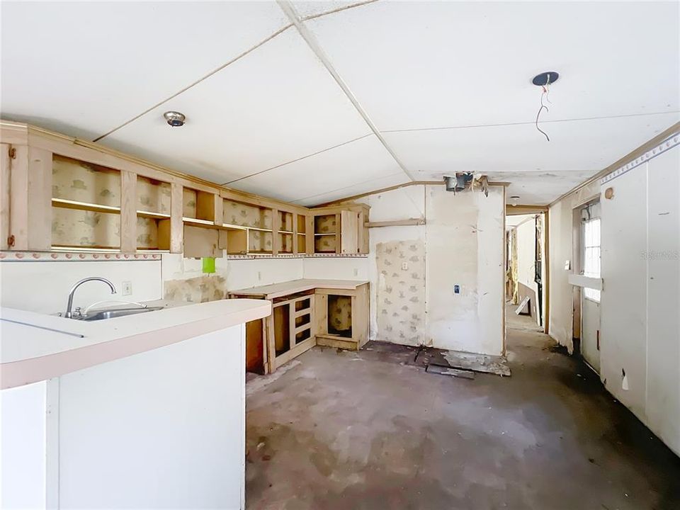 For Sale: $625,000 (3 beds, 1 baths, 1100 Square Feet)