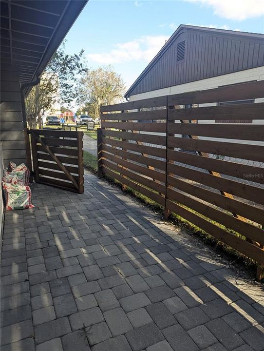 合同活跃: $1,875 (2 贝兹, 1 浴室, 786 平方英尺)