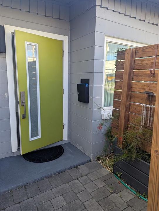 合同活跃: $1,875 (2 贝兹, 1 浴室, 786 平方英尺)