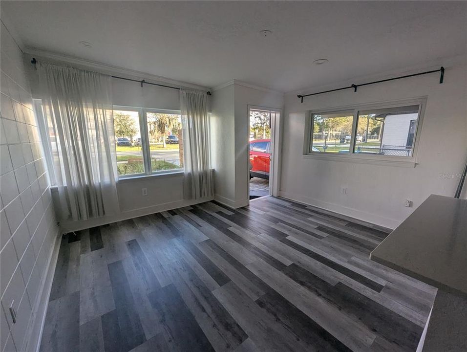 合同活跃: $1,875 (2 贝兹, 1 浴室, 786 平方英尺)