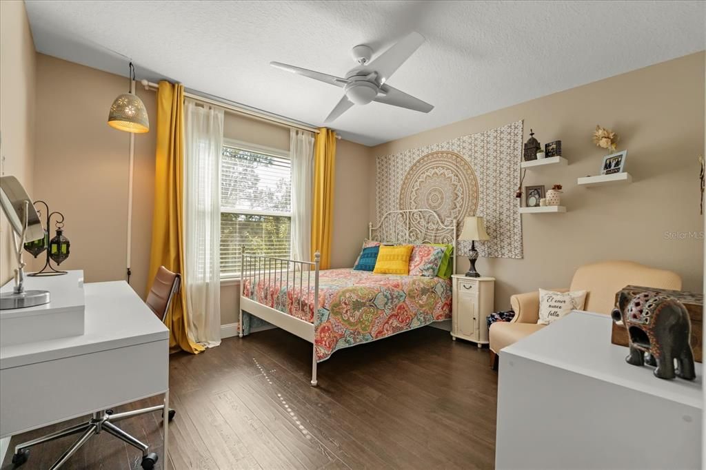 合同活跃: $339,999 (3 贝兹, 2 浴室, 1963 平方英尺)