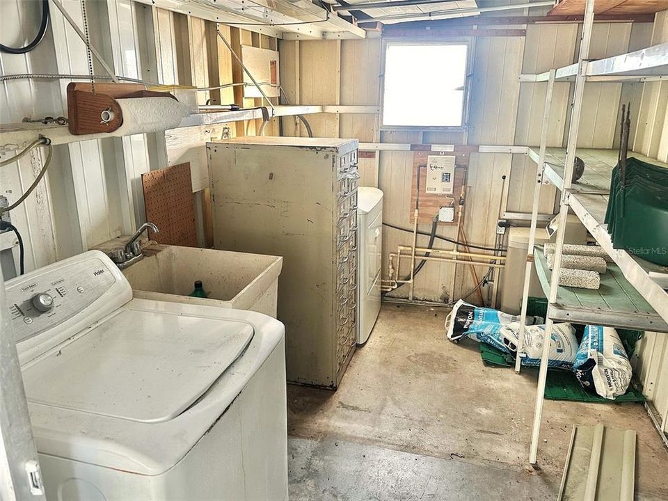 待售: $75,900 (2 贝兹, 1 浴室, 840 平方英尺)