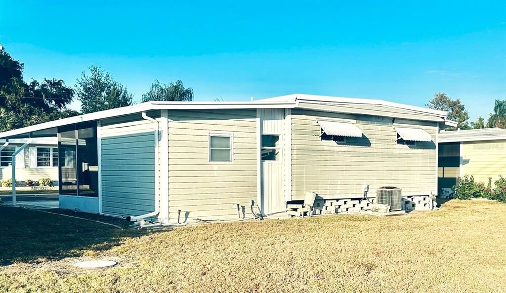 待售: $75,900 (2 贝兹, 1 浴室, 840 平方英尺)