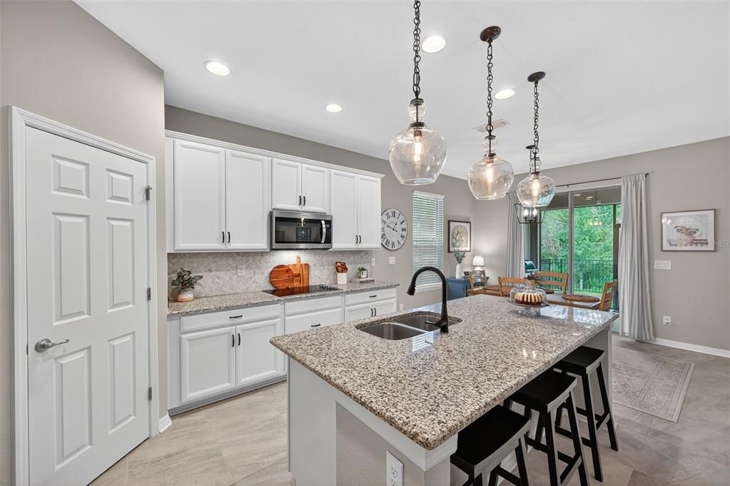 出租: $3,100 (4 贝兹, 3 浴室, 2311 平方英尺)