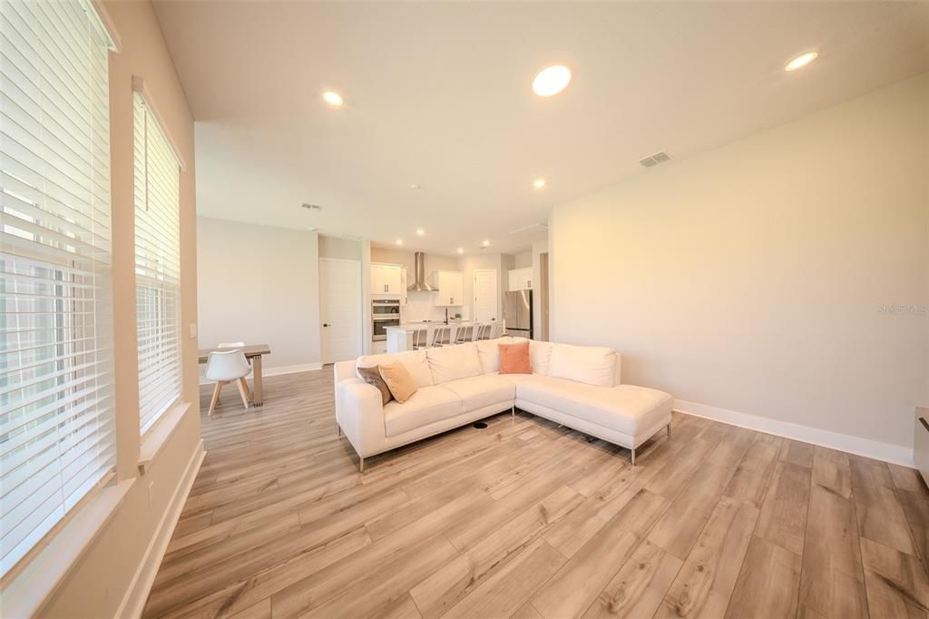 出租: $3,700 (3 贝兹, 2 浴室, 2072 平方英尺)