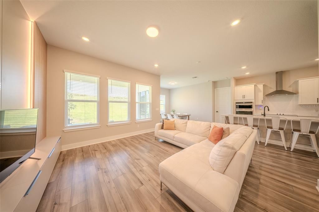 出租: $3,700 (3 贝兹, 2 浴室, 2072 平方英尺)