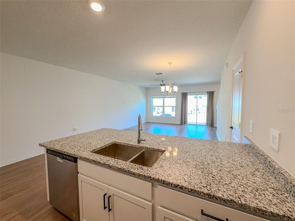 На продажу: $358,000 (3 спален, 2 ванн, 1453 Квадратных фут)