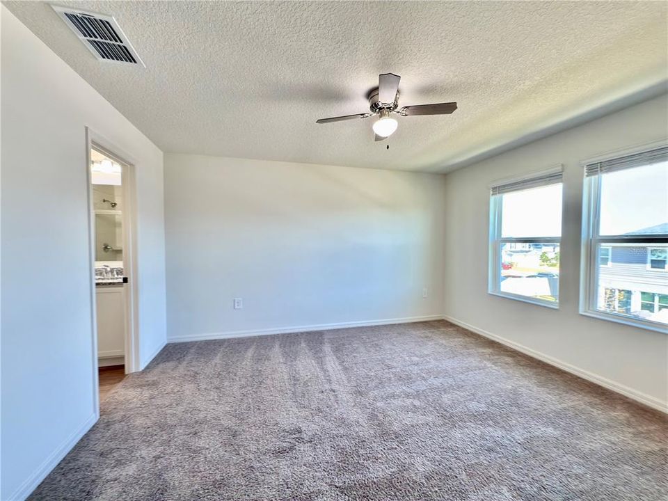 На продажу: $358,000 (3 спален, 2 ванн, 1453 Квадратных фут)