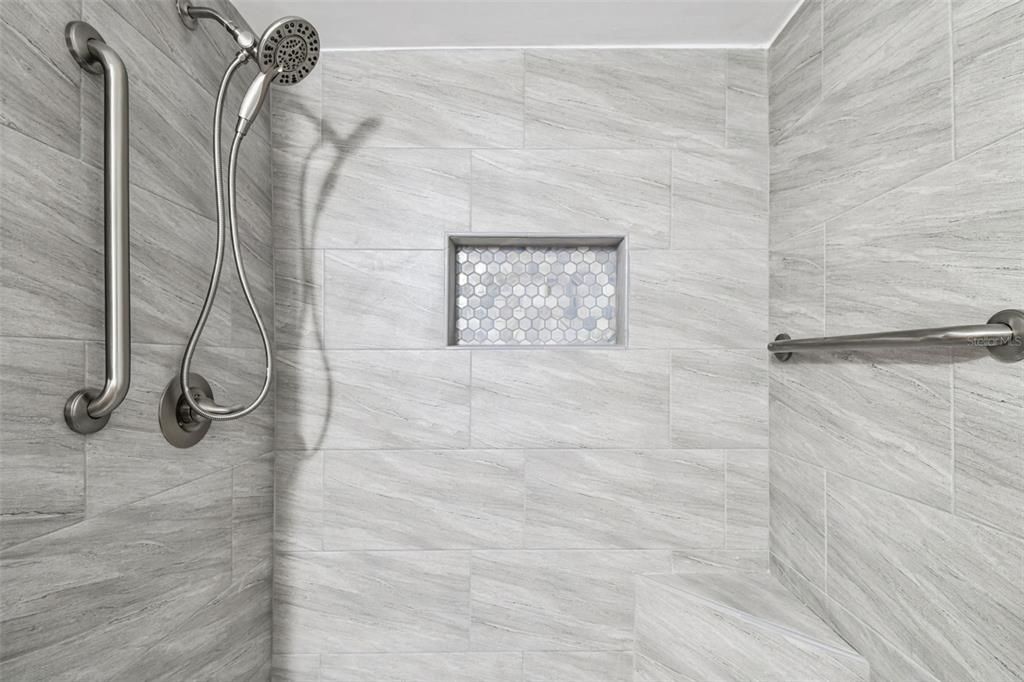 出租: $2,500 (2 贝兹, 1 浴室, 1100 平方英尺)