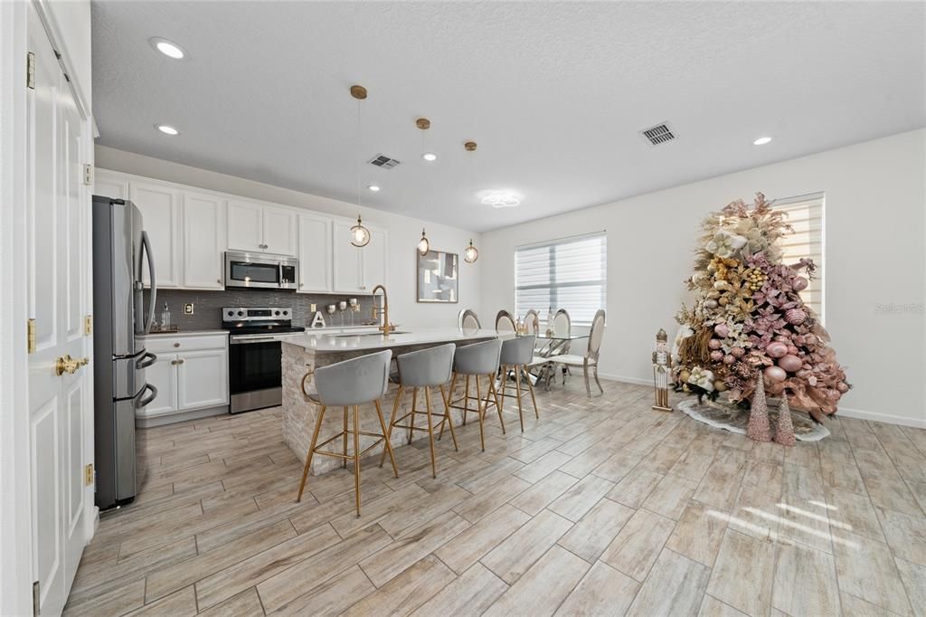 На продажу: $478,000 (4 спален, 3 ванн, 2408 Квадратных фут)