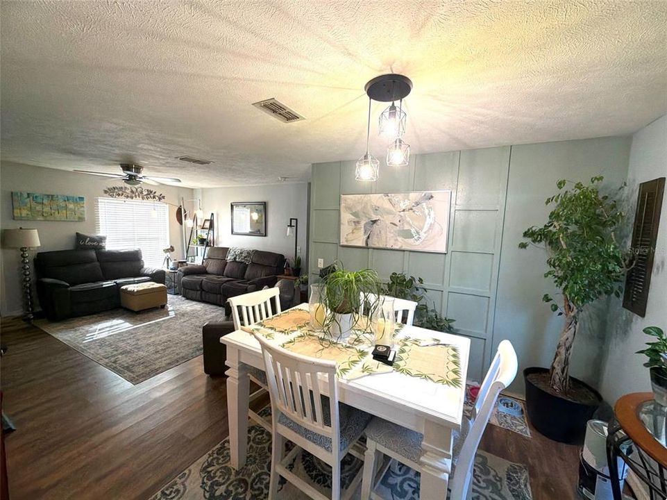 For Sale: $214,800 (3 beds, 2 baths, 1167 Square Feet)