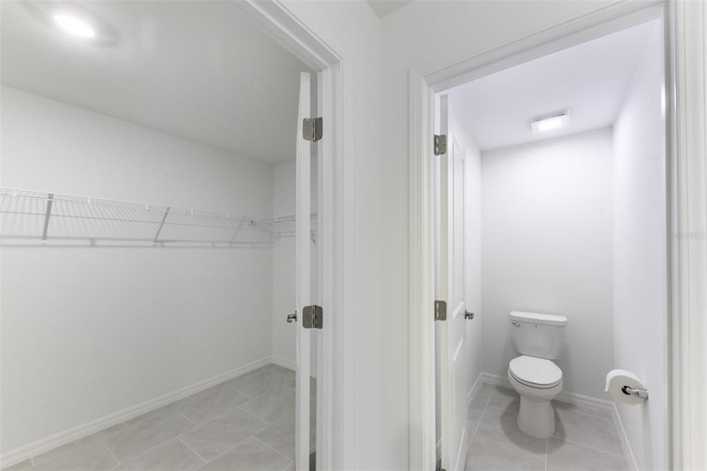 Под контрактом: $1,995 (4 спален, 2 ванн, 1936 Квадратных фут)