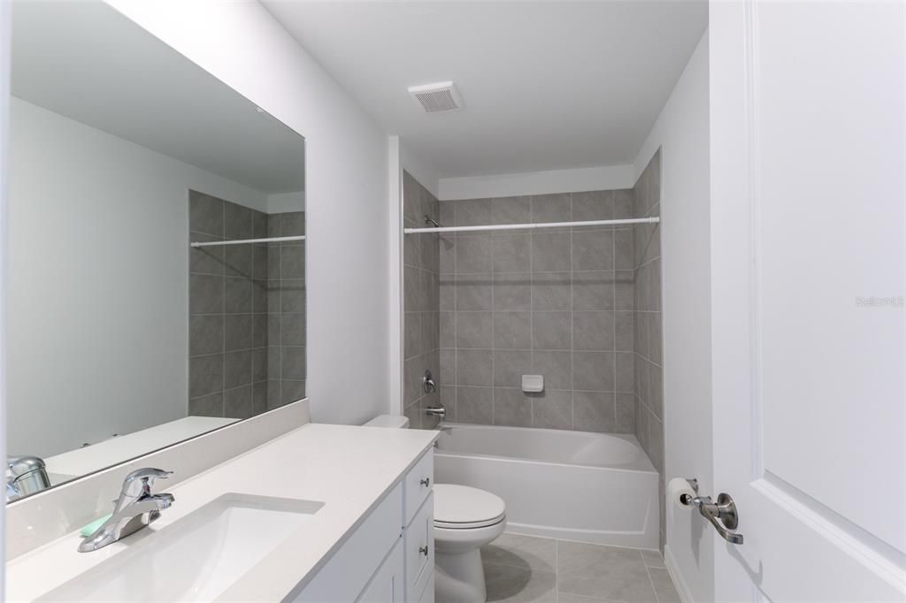 Под контрактом: $1,995 (4 спален, 2 ванн, 1936 Квадратных фут)