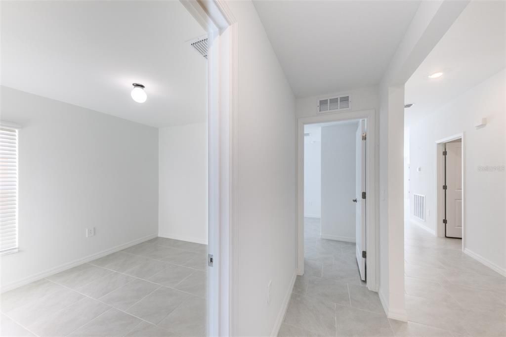 Под контрактом: $1,995 (4 спален, 2 ванн, 1936 Квадратных фут)