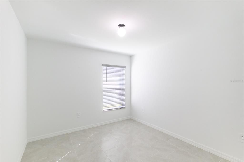 Под контрактом: $1,995 (4 спален, 2 ванн, 1936 Квадратных фут)