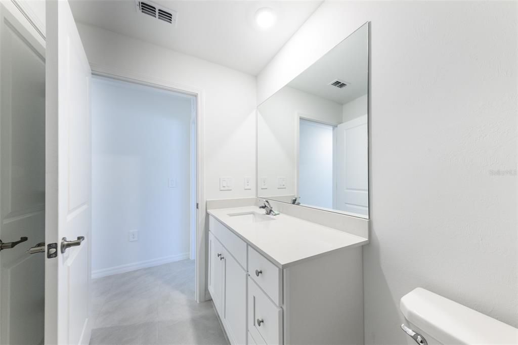 Под контрактом: $1,995 (4 спален, 2 ванн, 1936 Квадратных фут)