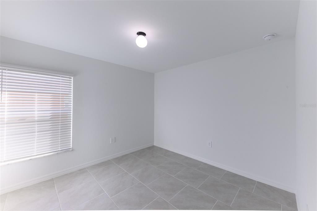 Под контрактом: $1,995 (4 спален, 2 ванн, 1936 Квадратных фут)