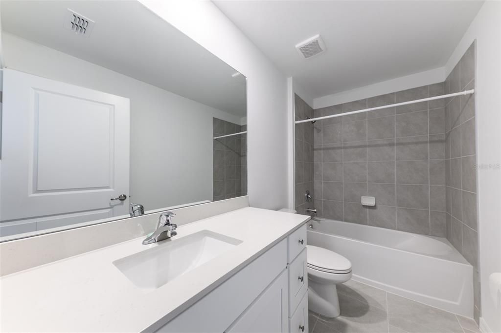 Под контрактом: $1,995 (4 спален, 2 ванн, 1936 Квадратных фут)