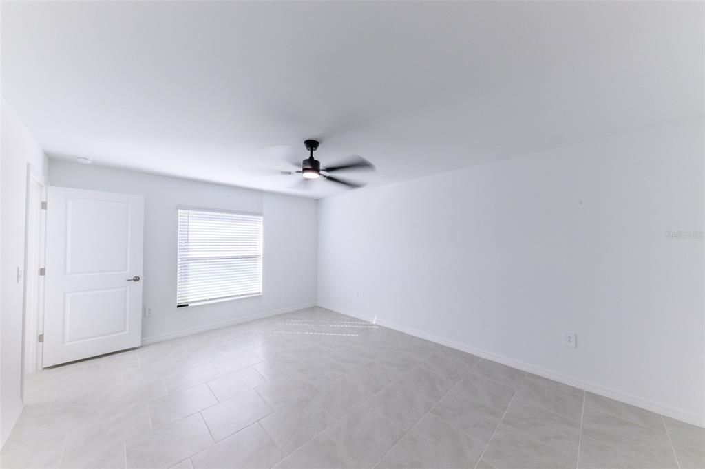 Под контрактом: $1,995 (4 спален, 2 ванн, 1936 Квадратных фут)