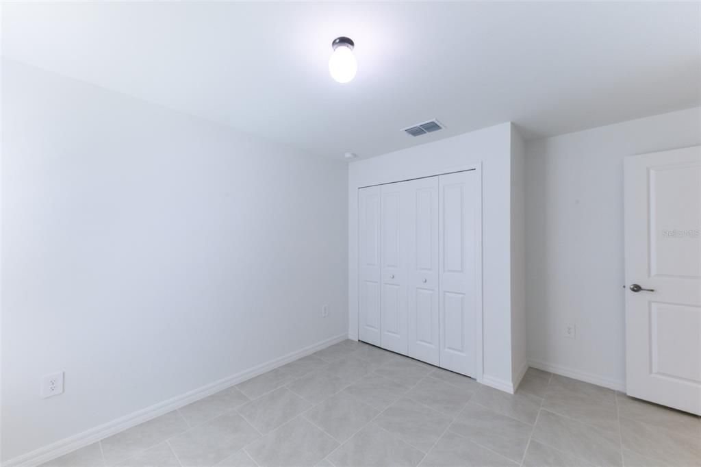 Под контрактом: $1,995 (4 спален, 2 ванн, 1936 Квадратных фут)