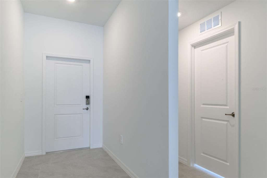 Под контрактом: $1,995 (4 спален, 2 ванн, 1936 Квадратных фут)