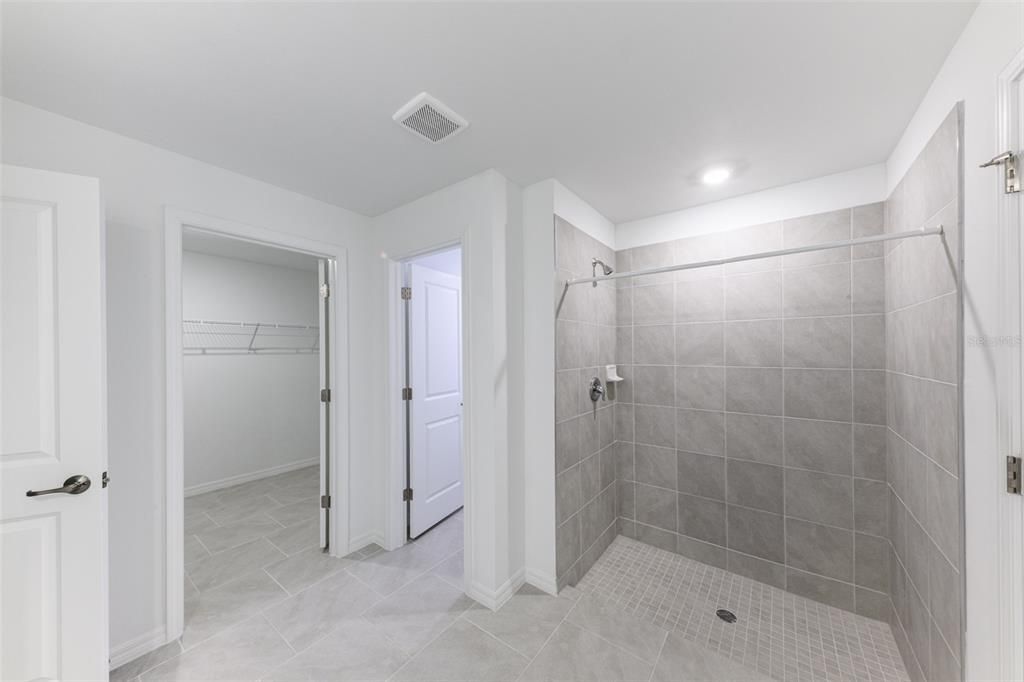 Под контрактом: $1,995 (4 спален, 2 ванн, 1936 Квадратных фут)