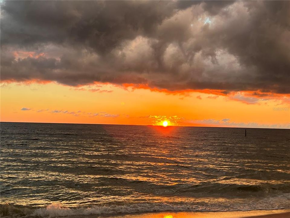 待售: $219,000 (2 贝兹, 2 浴室, 1110 平方英尺)