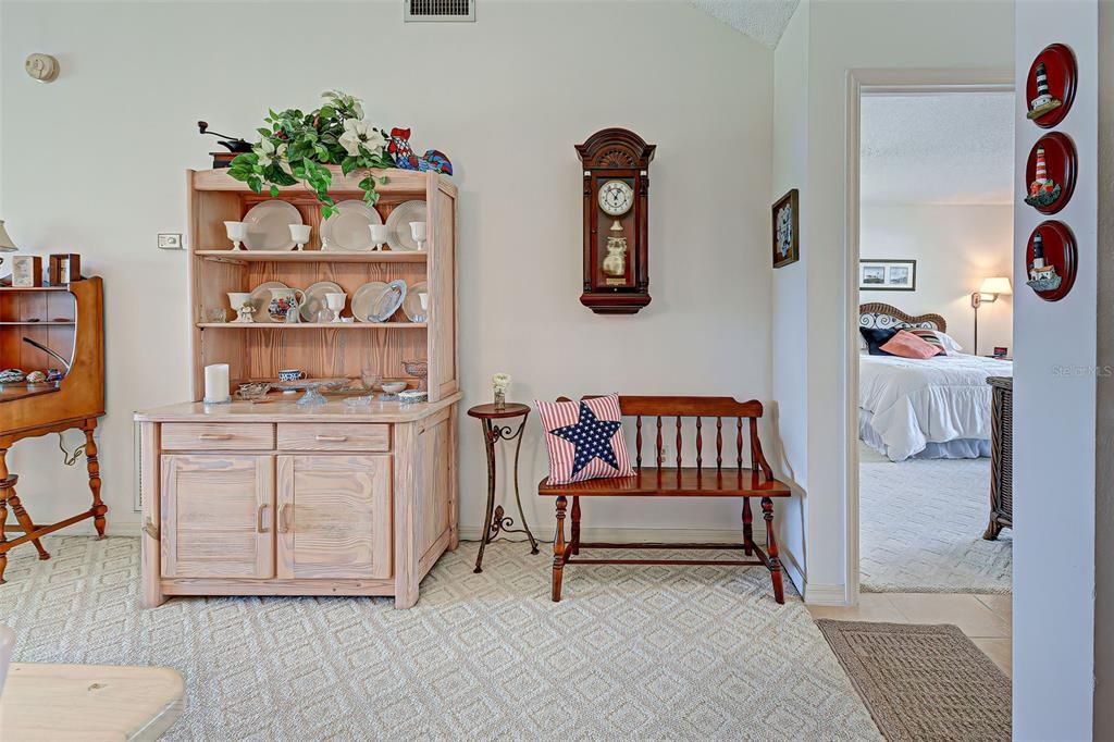 待售: $219,000 (2 贝兹, 2 浴室, 1110 平方英尺)