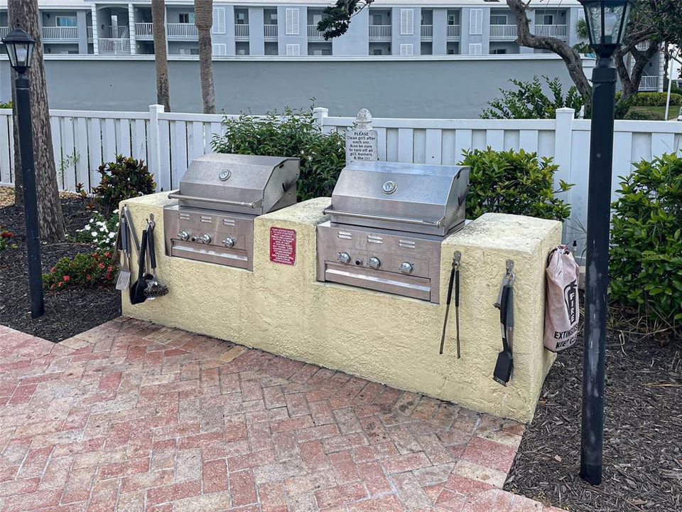 待售: $219,000 (2 贝兹, 2 浴室, 1110 平方英尺)