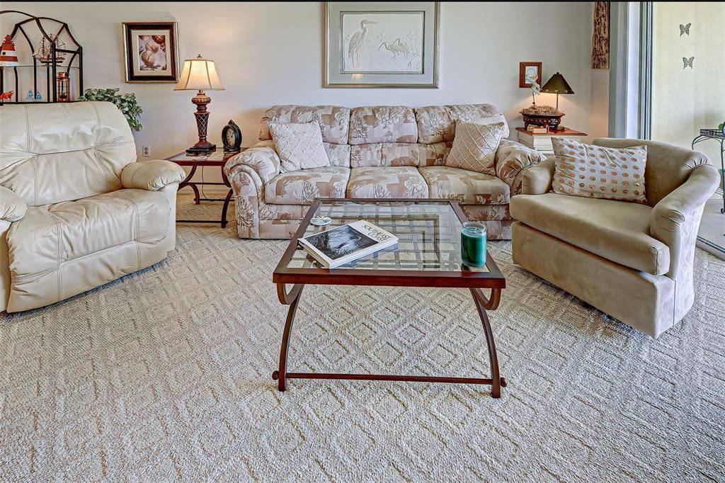 待售: $219,000 (2 贝兹, 2 浴室, 1110 平方英尺)