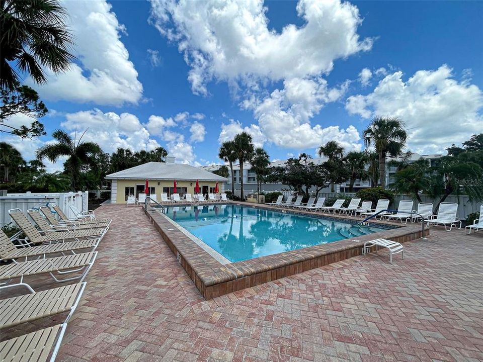 待售: $219,000 (2 贝兹, 2 浴室, 1110 平方英尺)