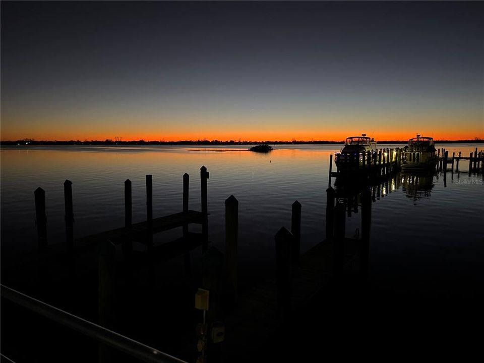 待售: $219,000 (2 贝兹, 2 浴室, 1110 平方英尺)