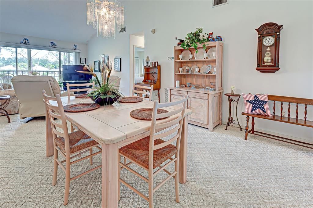 待售: $219,000 (2 贝兹, 2 浴室, 1110 平方英尺)