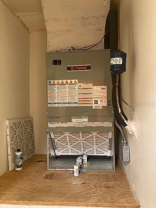 待售: $214,900 (2 贝兹, 2 浴室, 1100 平方英尺)