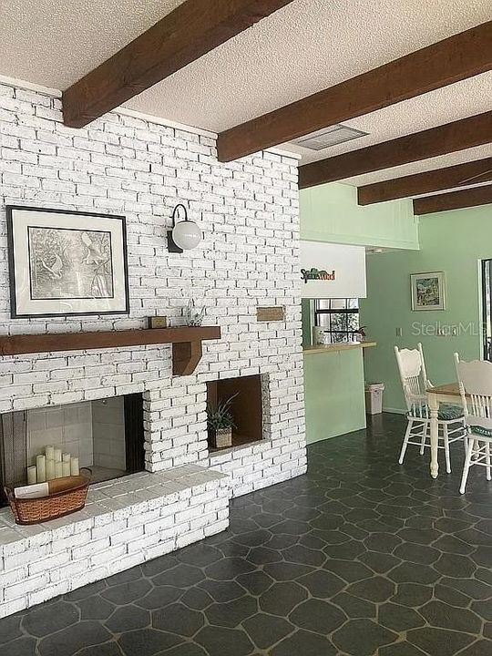 待售: $214,900 (2 贝兹, 2 浴室, 1100 平方英尺)