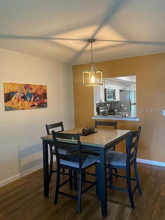 待售: $214,900 (2 贝兹, 2 浴室, 1100 平方英尺)