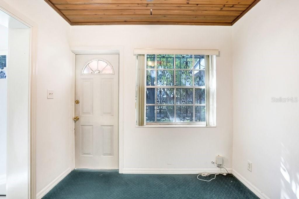 Activo con contrato: $427,000 (3 camas, 2 baños, 1439 Pies cuadrados)