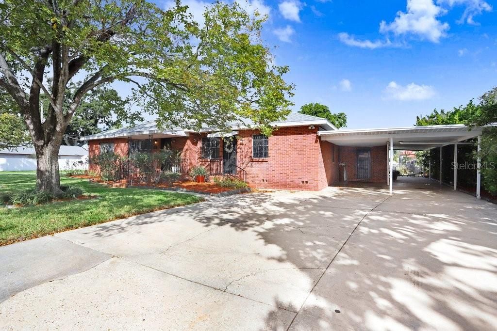 Activo con contrato: $427,000 (3 camas, 2 baños, 1439 Pies cuadrados)