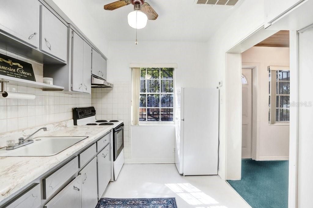 Activo con contrato: $427,000 (3 camas, 2 baños, 1439 Pies cuadrados)