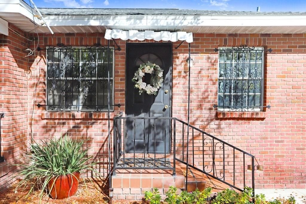 Activo con contrato: $427,000 (3 camas, 2 baños, 1439 Pies cuadrados)