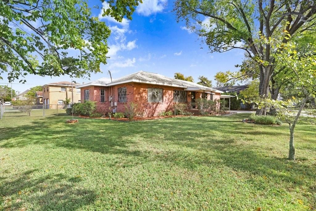 Activo con contrato: $427,000 (3 camas, 2 baños, 1439 Pies cuadrados)