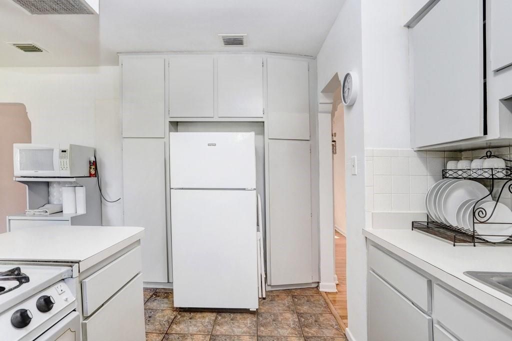 Activo con contrato: $427,000 (3 camas, 2 baños, 1439 Pies cuadrados)