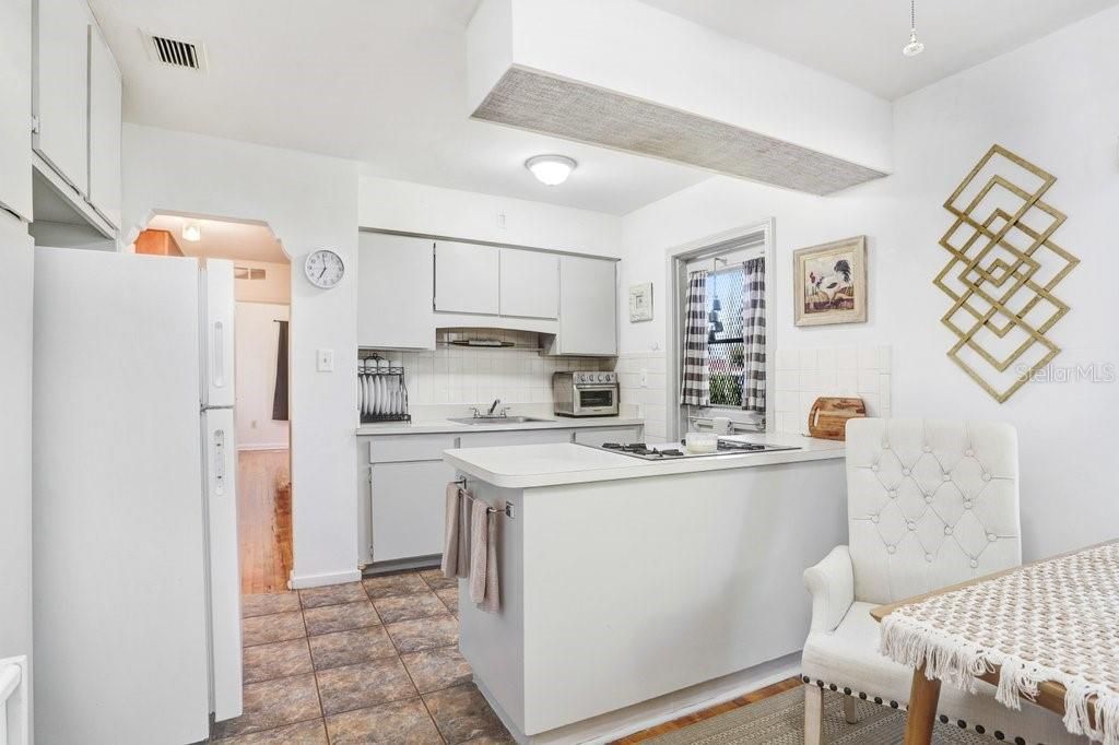 Activo con contrato: $427,000 (3 camas, 2 baños, 1439 Pies cuadrados)