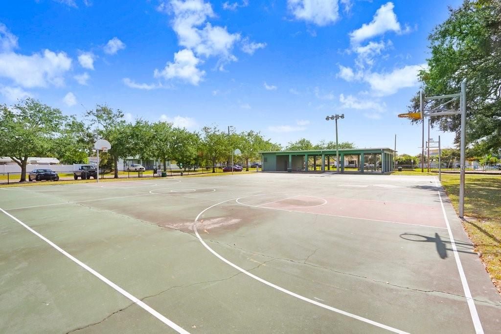 Activo con contrato: $427,000 (3 camas, 2 baños, 1439 Pies cuadrados)