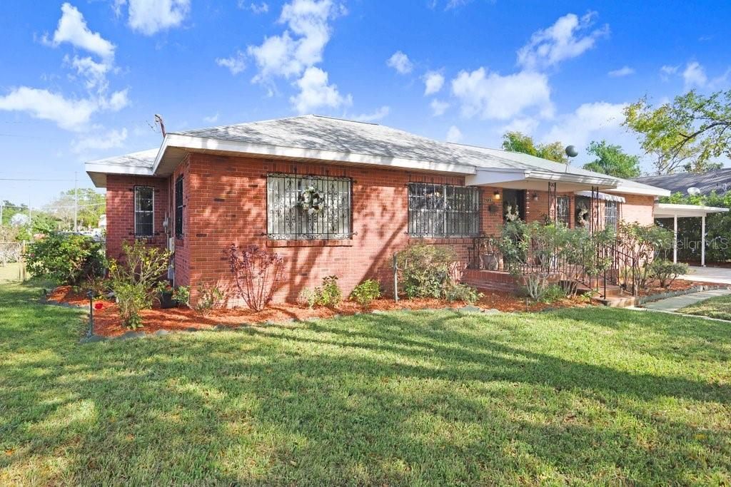 Activo con contrato: $427,000 (3 camas, 2 baños, 1439 Pies cuadrados)