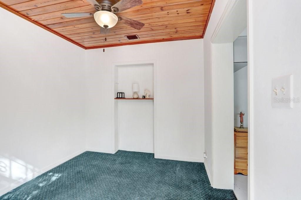 Activo con contrato: $427,000 (3 camas, 2 baños, 1439 Pies cuadrados)